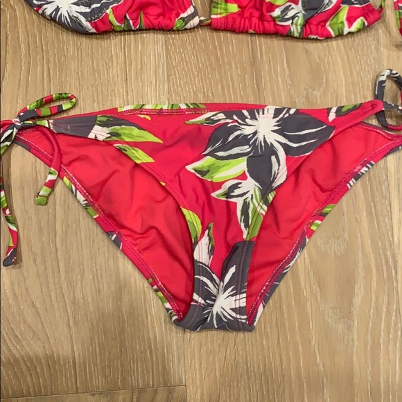 Bikini - Picture 3 of 5